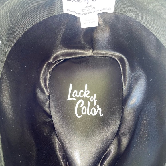 Lack of color black hat - Picture 3 of 5